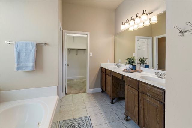 807 Little Cub Way, Euless, TX 76039