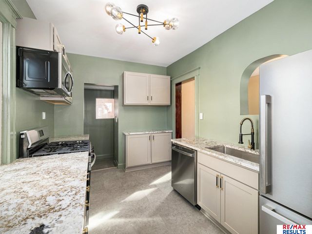 1341 S 27th Street, Omaha, NE 68105