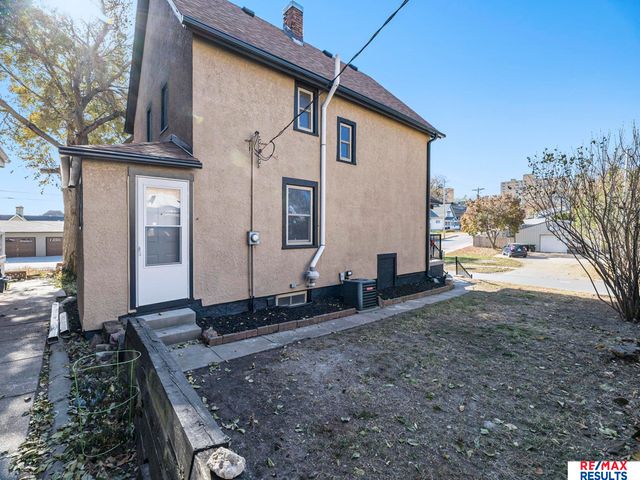 1341 S 27th Street, Omaha, NE 68105