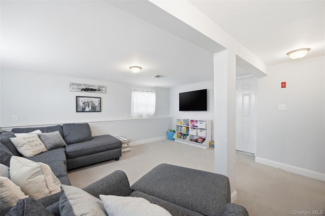 147 Ruth Street, West Islip, NY 11795