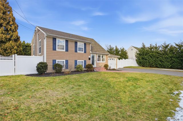 147 Ruth Street, West Islip, NY 11795