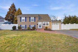 147 Ruth Street, West Islip, NY 11795