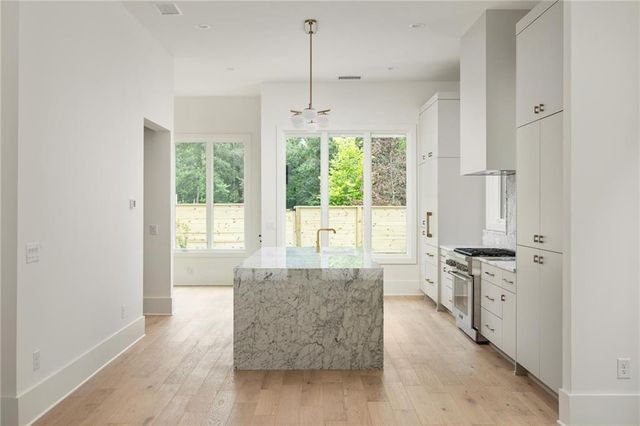 11560 Serenbe Lane, Chattahoochee Hills, GA 30268