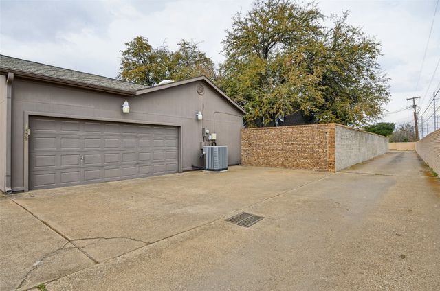 1632 Banbury Lane, Carrollton, TX 75006