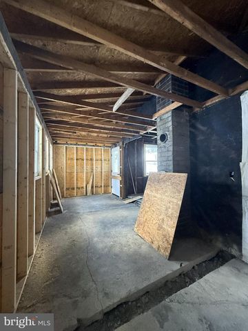 100 MEADE ST, Tyrone, PA 16686