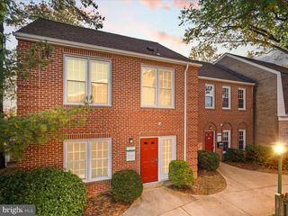 10343 DEMOCRACY LN, Fairfax, VA 22030