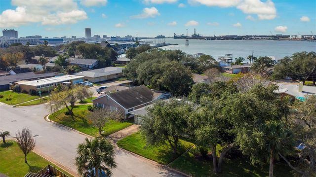 1205 Marine Drive, Galveston, TX 77550