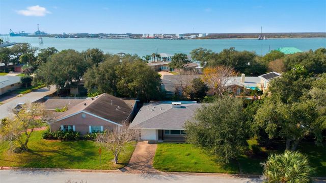1205 Marine Drive, Galveston, TX 77550