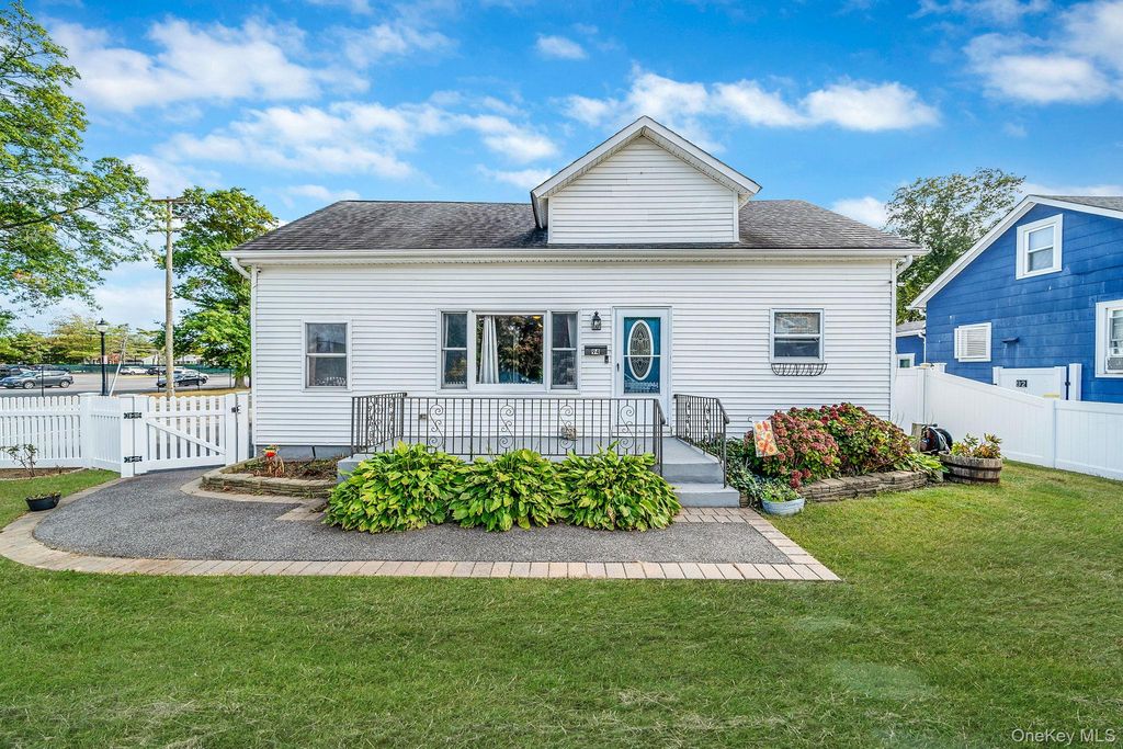 94 Richard Avenue, Islip Terrace, NY 11752