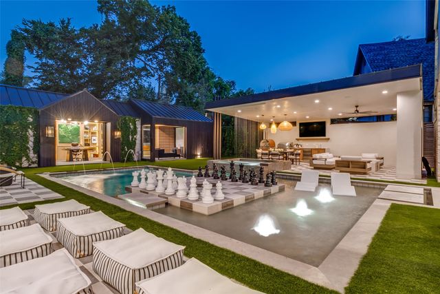 7552 Baxtershire Drive, Dallas, TX 75230