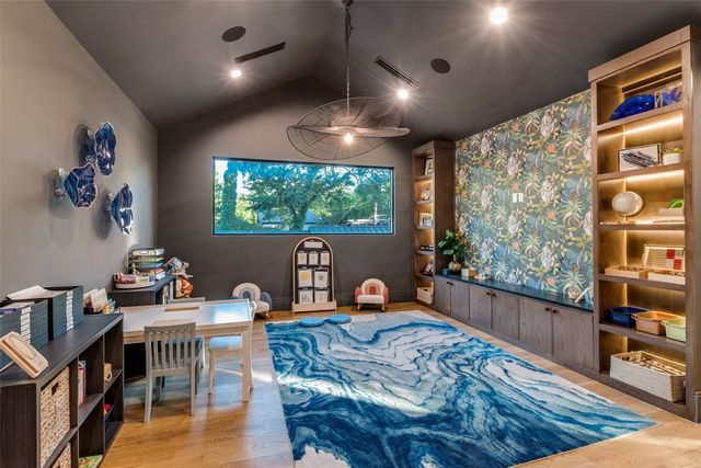 7552 Baxtershire Drive, Dallas, TX 75230