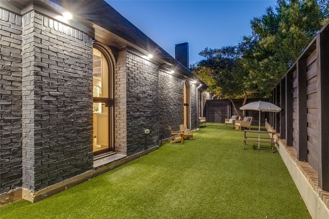 7552 Baxtershire Drive, Dallas, TX 75230