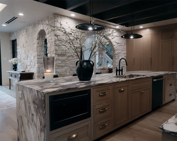 7552 Baxtershire Drive, Dallas, TX 75230