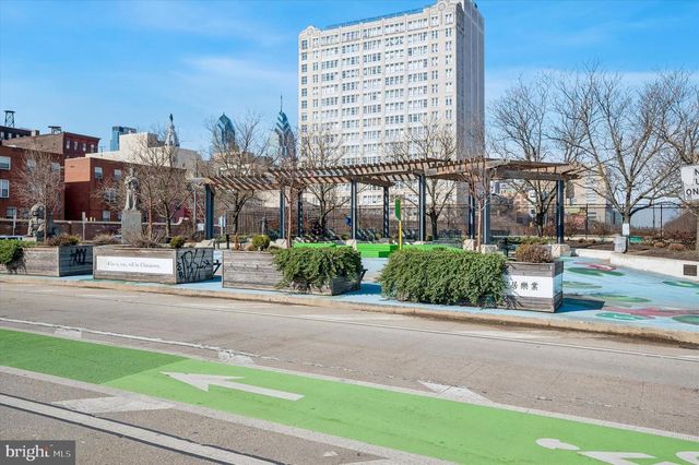 1009 VINE ST, Philadelphia, PA 19107