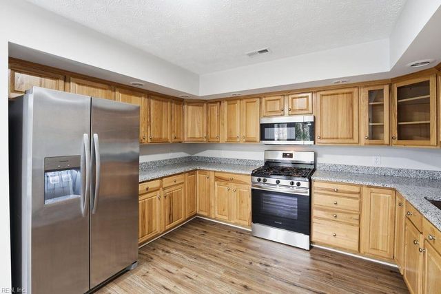 1704 Neptune DR, Hampton, VA 23669