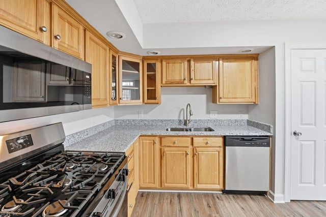 1704 Neptune DR, Hampton, VA 23669