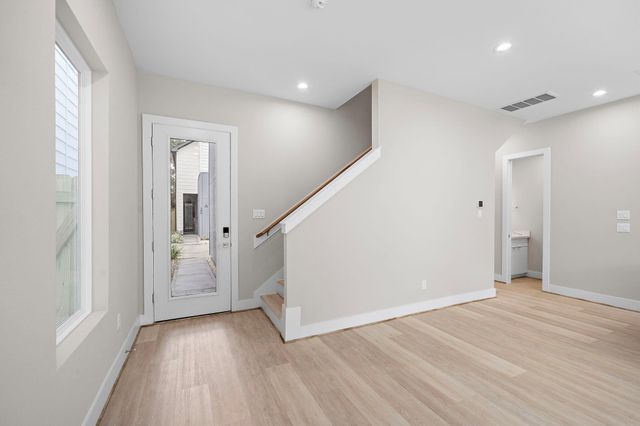 24 Bucan F, Houston, TX 77076