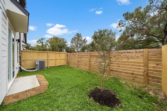 24 Bucan F, Houston, TX 77076