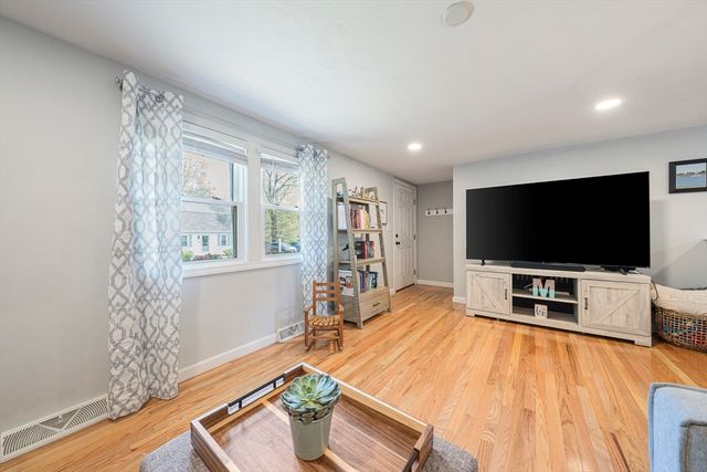 5 Pine Cir, Pembroke, MA 02359