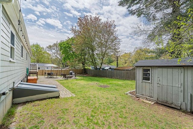 5 Pine Cir, Pembroke, MA 02359