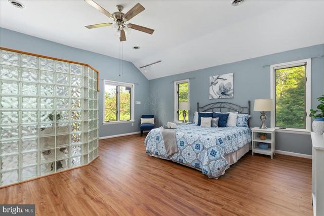 146 LIZZIE MILLS RD, Castleton, VA 22716