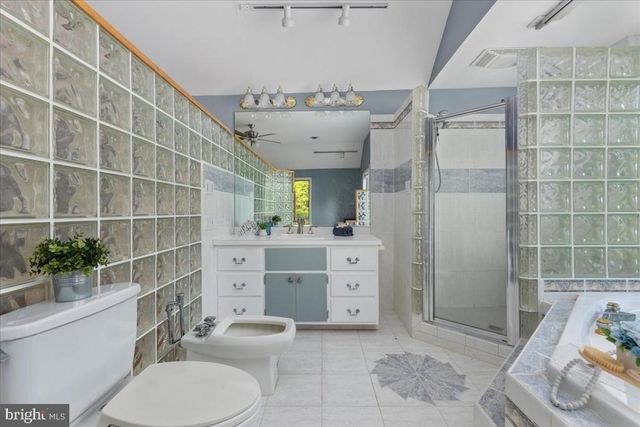 146 LIZZIE MILLS RD, Castleton, VA 22716