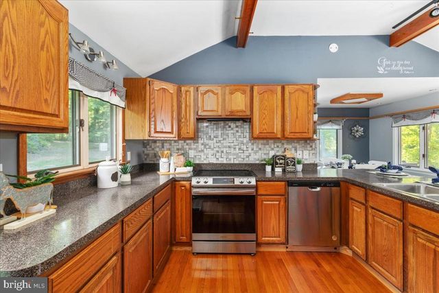 146 LIZZIE MILLS RD, Castleton, VA 22716