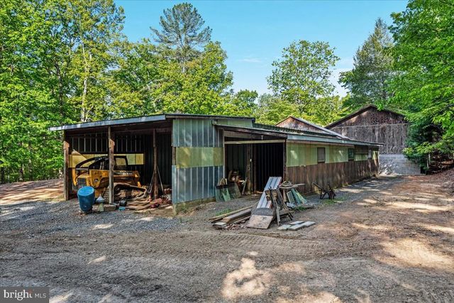146 LIZZIE MILLS RD, Castleton, VA 22716