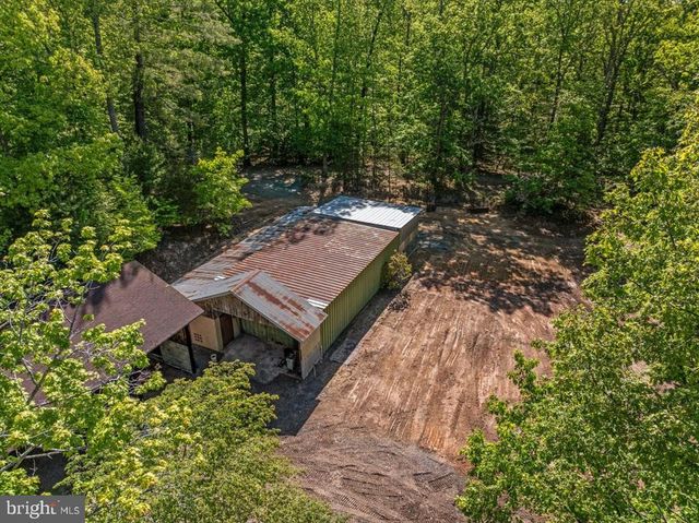146 LIZZIE MILLS RD, Castleton, VA 22716
