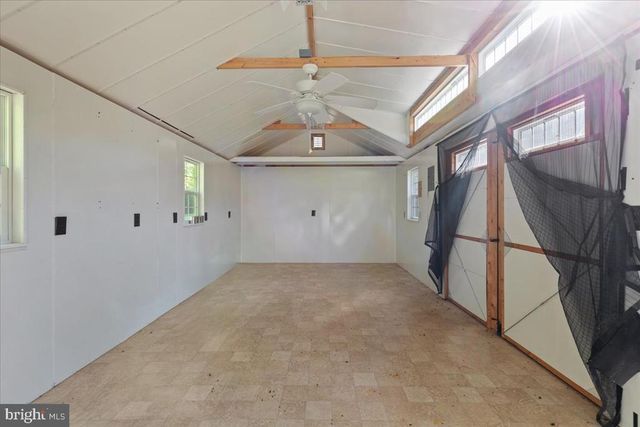 146 LIZZIE MILLS RD, Castleton, VA 22716