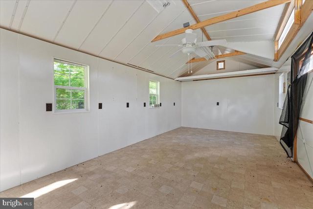 146 LIZZIE MILLS RD, Castleton, VA 22716