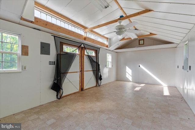 146 LIZZIE MILLS RD, Castleton, VA 22716