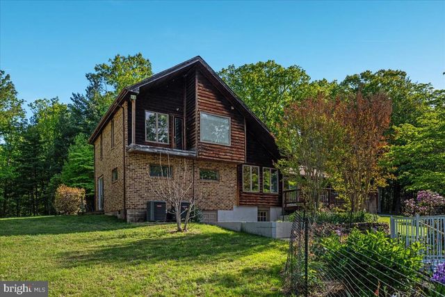 146 LIZZIE MILLS RD, Castleton, VA 22716