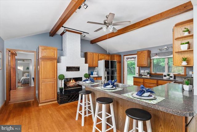 146 LIZZIE MILLS RD, Castleton, VA 22716