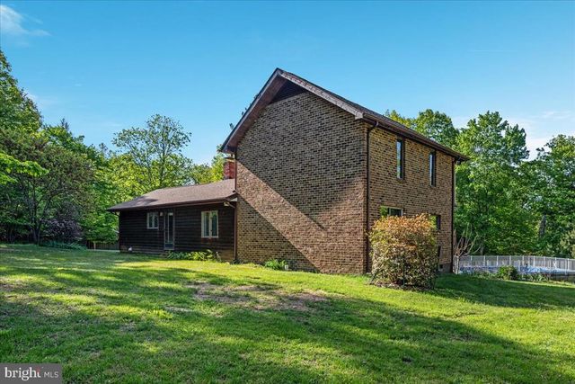 146 LIZZIE MILLS RD, Castleton, VA 22716