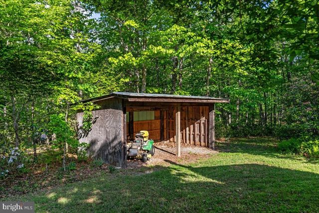 146 LIZZIE MILLS RD, Castleton, VA 22716