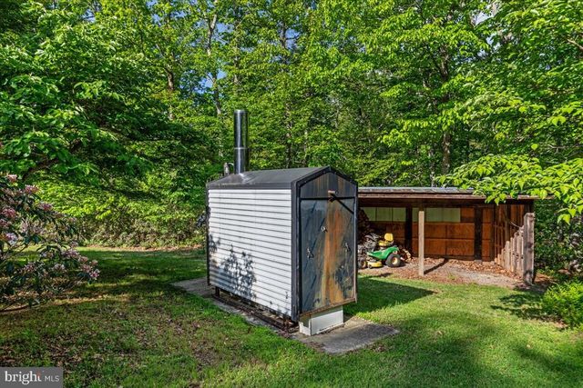 146 LIZZIE MILLS RD, Castleton, VA 22716