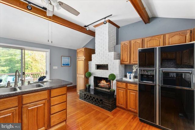 146 LIZZIE MILLS RD, Castleton, VA 22716