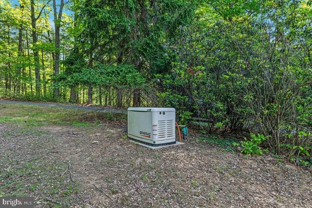 146 LIZZIE MILLS RD, Castleton, VA 22716