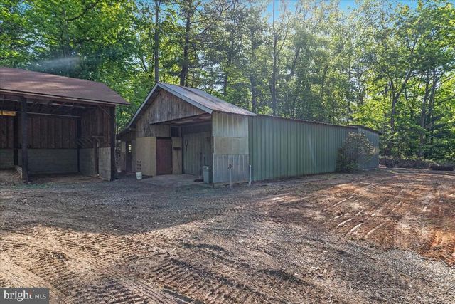 146 LIZZIE MILLS RD, Castleton, VA 22716