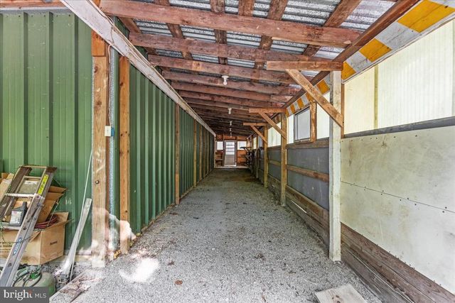 146 LIZZIE MILLS RD, Castleton, VA 22716