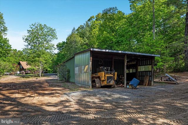 146 LIZZIE MILLS RD, Castleton, VA 22716