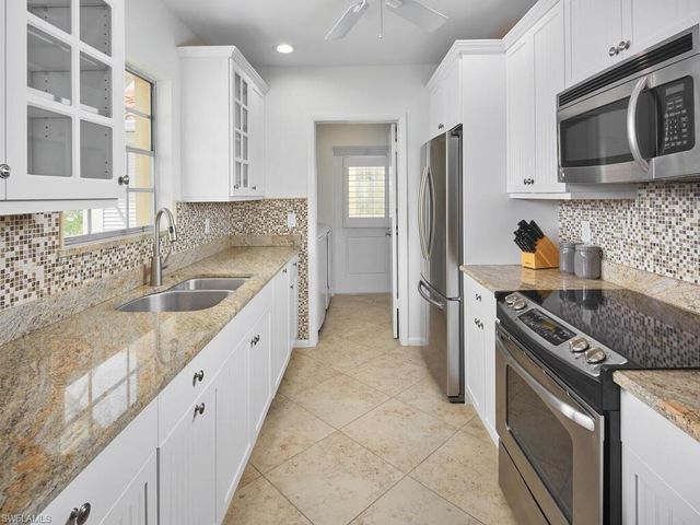 3070 Gulf Shore BLVD N 209, Naples, FL 34103