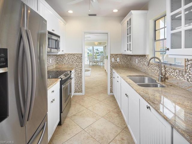 3070 Gulf Shore BLVD N 209, Naples, FL 34103