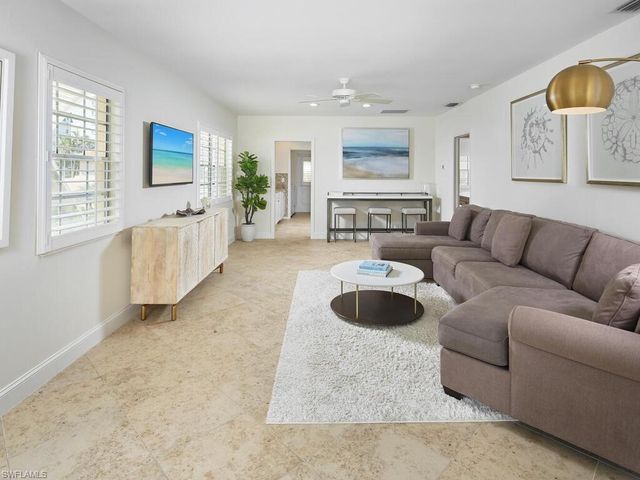 3070 Gulf Shore BLVD N 209, Naples, FL 34103