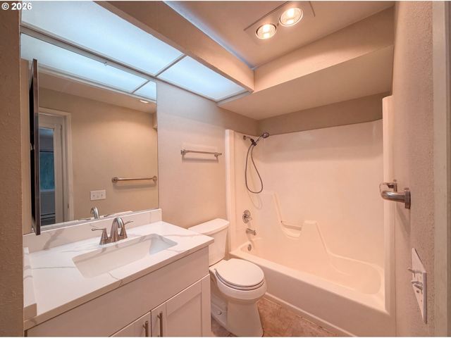 650 Sw Meadow Dr 209, Beaverton, OR 97006