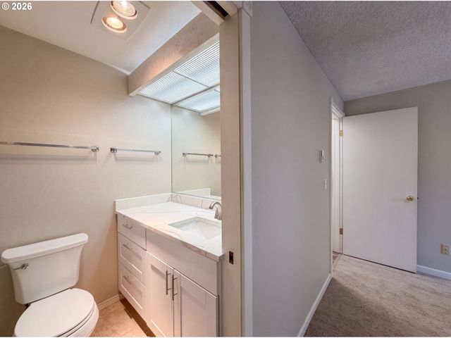 650 Sw Meadow Dr 209, Beaverton, OR 97006