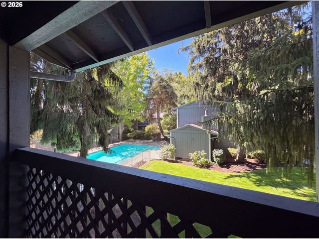 650 Sw Meadow Dr 209, Beaverton, OR 97006
