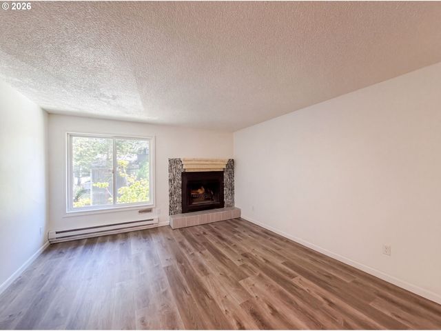 650 Sw Meadow Dr 209, Beaverton, OR 97006
