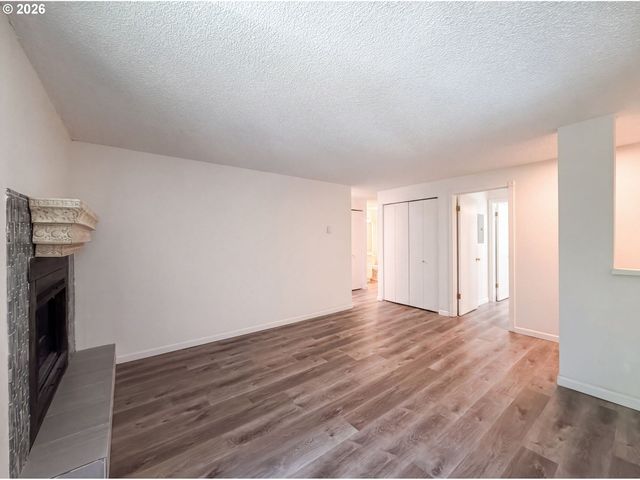 650 Sw Meadow Dr 209, Beaverton, OR 97006